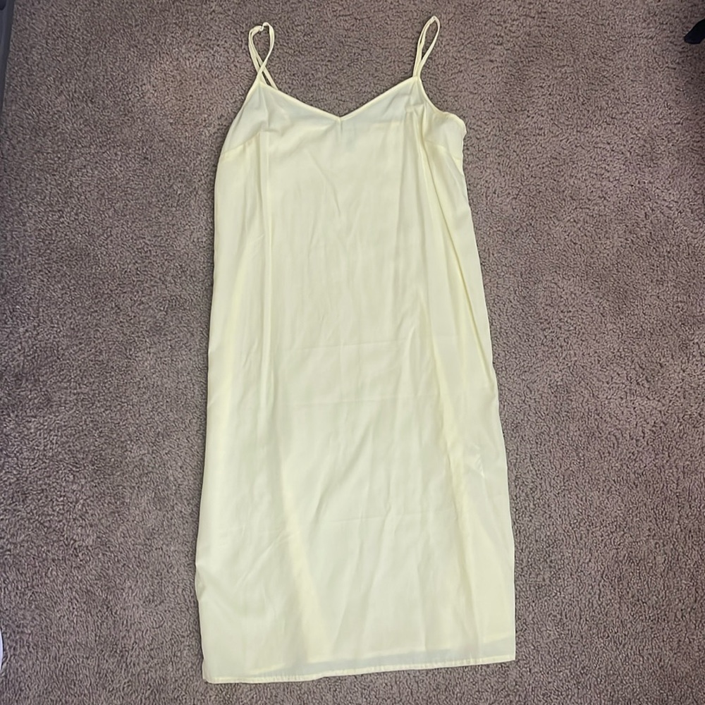 Yellow sleeping dress
